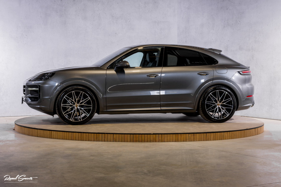 Porsche Cayenne Coupé 3.0 E-Hybrid | Sport design | Sport chrono | Soft close | Luchtvering | Achter as besturing | Pasenger display | Keyless |