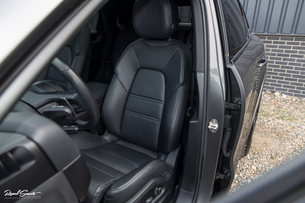 Porsche Cayenne Coupé 3.0 E-Hybrid | Sport design | Sport chrono | Soft close | Luchtvering | Achter as besturing | Pasenger display | Keyless |