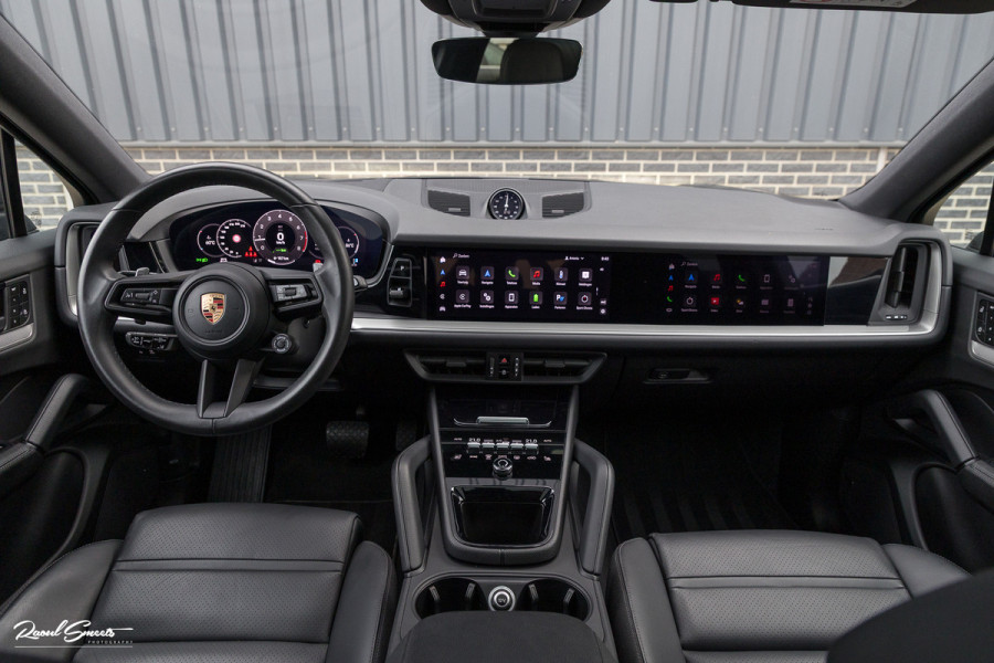Porsche Cayenne Coupé 3.0 E-Hybrid | Sport design | Sport chrono | Soft close | Luchtvering | Achter as besturing | Pasenger display | Keyless |
