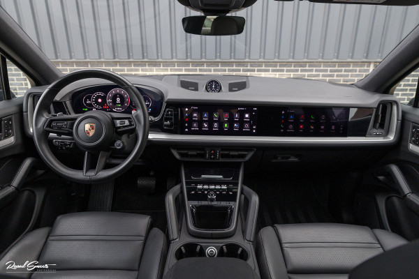 Porsche Cayenne Coupé 3.0 E-Hybrid | Sport design | Sport chrono | Soft close | Luchtvering | Achter as besturing | Pasenger display | Keyless |