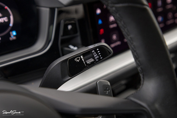 Porsche Cayenne Coupé 3.0 E-Hybrid | Sport design | Sport chrono | Soft close | Luchtvering | Achter as besturing | Pasenger display | Keyless |