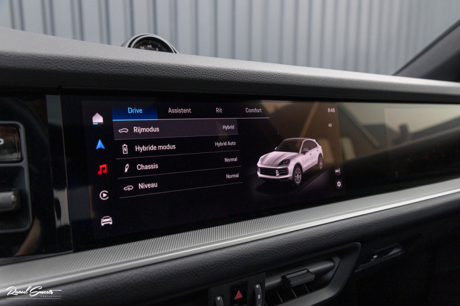 Porsche Cayenne Coupé 3.0 E-Hybrid | Sport design | Sport chrono | Soft close | Luchtvering | Achter as besturing | Pasenger display | Keyless |