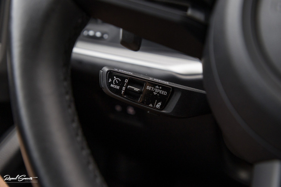 Porsche Cayenne Coupé 3.0 E-Hybrid | Sport design | Sport chrono | Soft close | Luchtvering | Achter as besturing | Pasenger display | Keyless |