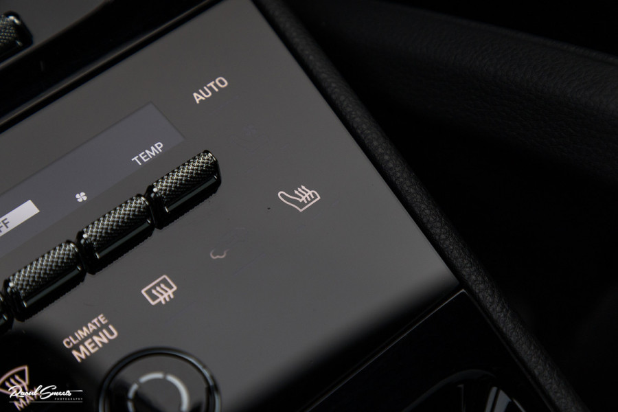 Porsche Cayenne Coupé 3.0 E-Hybrid | Sport design | Sport chrono | Soft close | Luchtvering | Achter as besturing | Pasenger display | Keyless |