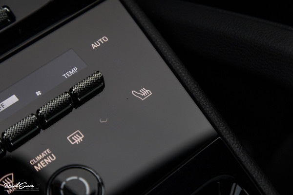 Porsche Cayenne Coupé 3.0 E-Hybrid | Sport design | Sport chrono | Soft close | Luchtvering | Achter as besturing | Pasenger display | Keyless |