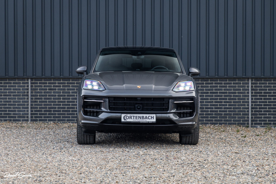 Porsche Cayenne Coupé 3.0 E-Hybrid | Sport design | Sport chrono | Soft close | Luchtvering | Achter as besturing | Pasenger display | Keyless |