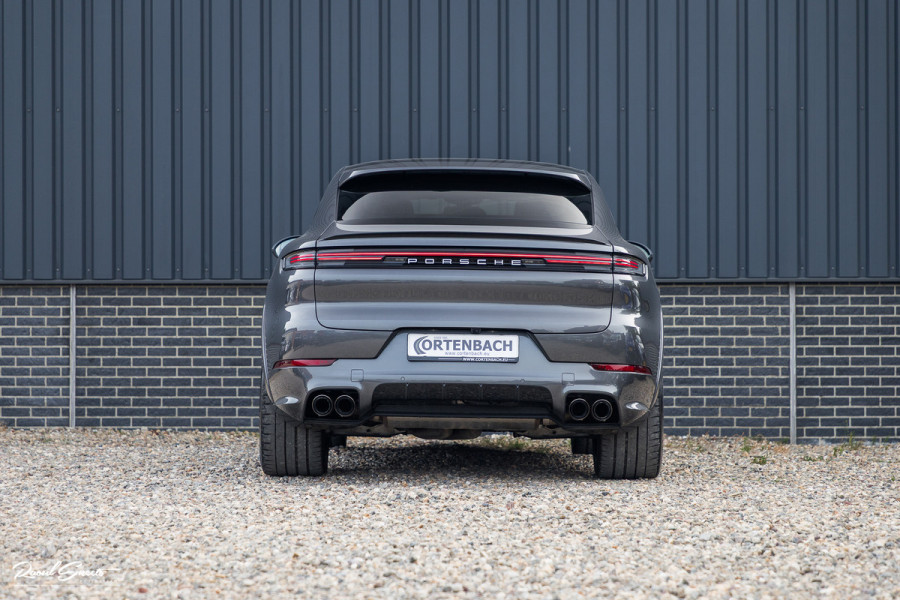 Porsche Cayenne Coupé 3.0 E-Hybrid | Sport design | Sport chrono | Soft close | Luchtvering | Achter as besturing | Pasenger display | Keyless |