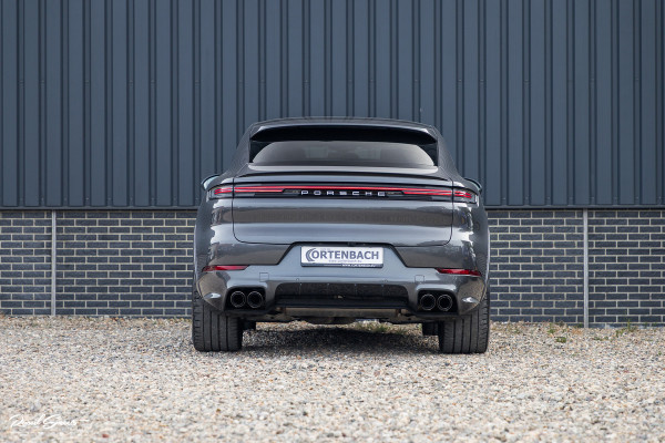 Porsche Cayenne Coupé 3.0 E-Hybrid | Sport design | Sport chrono | Soft close | Luchtvering | Achter as besturing | Pasenger display | Keyless |