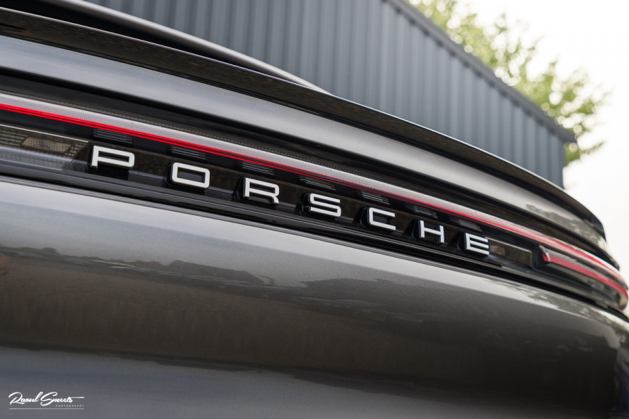 Porsche Cayenne Coupé 3.0 E-Hybrid | Sport design | Sport chrono | Soft close | Luchtvering | Achter as besturing | Pasenger display | Keyless |