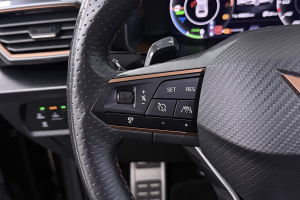 CUPRA Leon 1.4 e-Hybrid VZ Copper Edition (SFEERVERLICHTING, CAMERA, STUUR-/STOELVERWARMING, CARPLAY)
