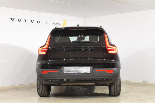 Volvo XC40 B3 177PK Automaat Plus Black Edition / Cruise control / Harman Kardon / 20'' velgen / Elektrisch verstelbare stoelen met geheugen / Stoel- en stuurverwarming