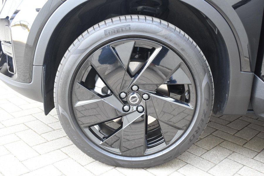 Volvo XC40 B3 177PK Automaat Plus Black Edition / Cruise control / Harman Kardon / 20'' velgen / Elektrisch verstelbare stoelen met geheugen / Stoel- en stuurverwarming