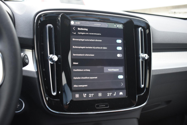 Volvo XC40 B3 177PK Automaat Plus Black Edition / Cruise control / Harman Kardon / 20'' velgen / Elektrisch verstelbare stoelen met geheugen / Stoel- en stuurverwarming