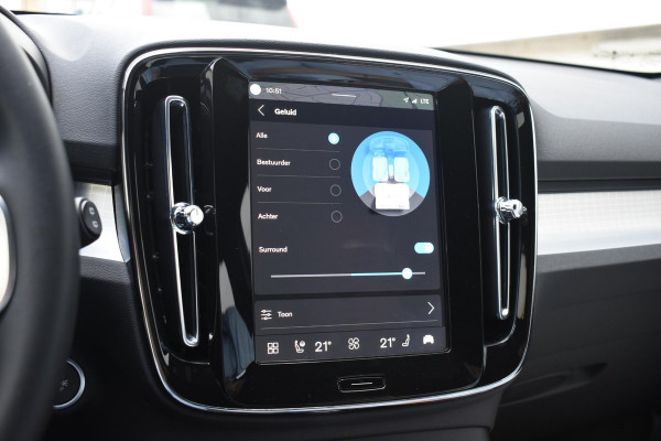 Volvo XC40 B3 177PK Automaat Plus Black Edition / Cruise control / Harman Kardon / 20'' velgen / Elektrisch verstelbare stoelen met geheugen / Stoel- en stuurverwarming