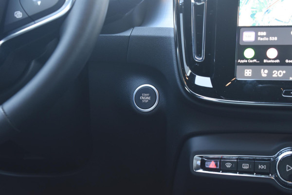 Volvo XC40 B3 177PK Automaat Plus Black Edition / Cruise control / Harman Kardon / 20'' velgen / Elektrisch verstelbare stoelen met geheugen / Stoel- en stuurverwarming