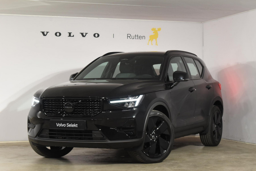 Volvo XC40 B3 177PK Automaat Plus Black Edition / Cruise control / Harman Kardon / 20'' velgen / Elektrisch verstelbare stoelen met geheugen / Stoel- en stuurverwarming