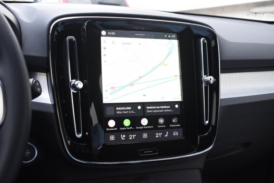 Volvo XC40 B3 177PK Automaat Plus Black Edition / Cruise control / Harman Kardon / 20'' velgen / Elektrisch verstelbare stoelen met geheugen / Stoel- en stuurverwarming