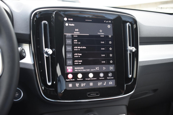 Volvo XC40 B3 177PK Automaat Plus Black Edition / Cruise control / Harman Kardon / 20'' velgen / Elektrisch verstelbare stoelen met geheugen / Stoel- en stuurverwarming
