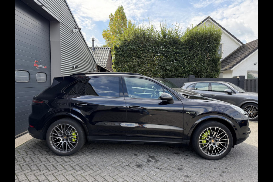 Porsche Cayenne 3.0 E-Hybrid Sport Chrono | Panoramadak | Camera | Bose | Elektrische Trekhaak | Elektrische Achterklep |