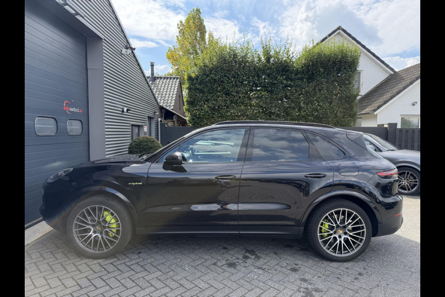 Porsche Cayenne 3.0 E-Hybrid Sport Chrono | Panoramadak | Camera | Bose | Elektrische Trekhaak | Elektrische Achterklep |