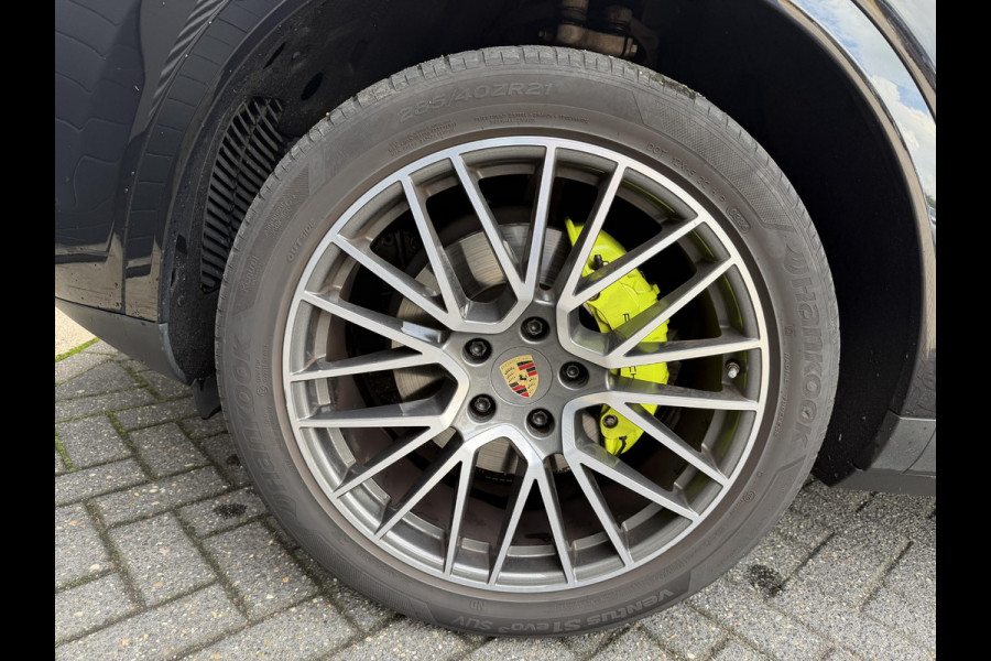 Porsche Cayenne 3.0 E-Hybrid Sport Chrono | Panoramadak | Camera | Bose | Elektrische Trekhaak | Elektrische Achterklep |