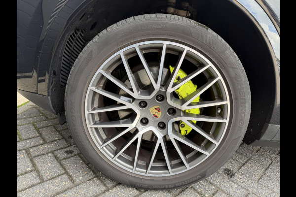 Porsche Cayenne 3.0 E-Hybrid Sport Chrono | Panoramadak | Camera | Bose | Elektrische Trekhaak | Elektrische Achterklep |