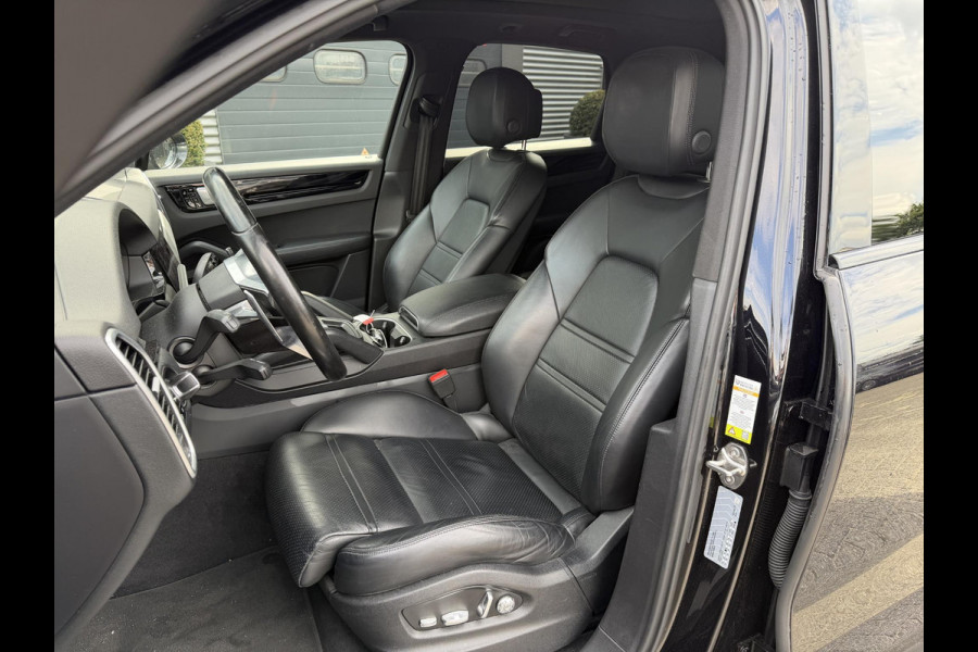 Porsche Cayenne 3.0 E-Hybrid Sport Chrono | Panoramadak | Camera | Bose | Elektrische Trekhaak | Elektrische Achterklep |