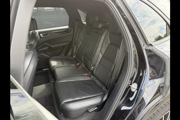 Porsche Cayenne 3.0 E-Hybrid Sport Chrono | Panoramadak | Camera | Bose | Elektrische Trekhaak | Elektrische Achterklep |