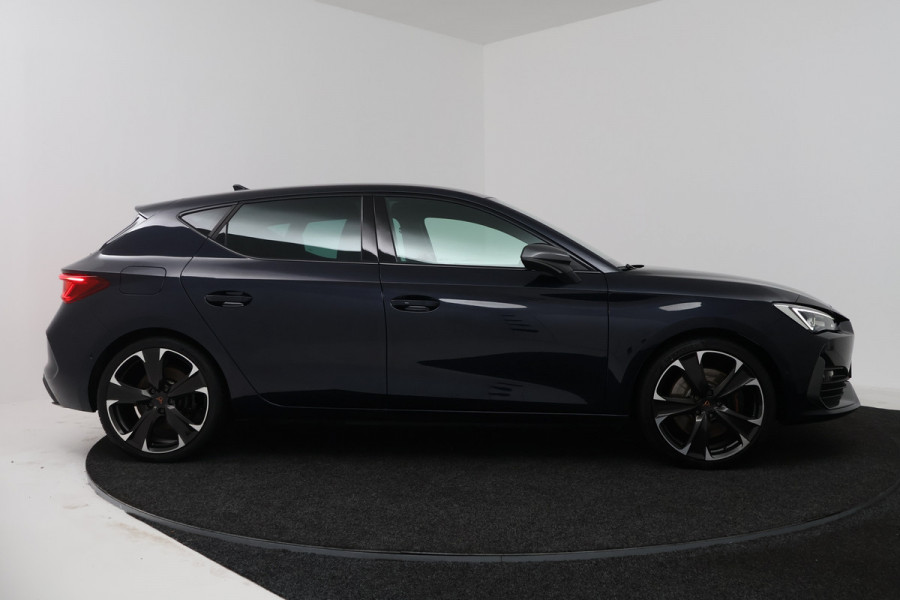 CUPRA Leon 1.4 e-Hybrid VZ Copper Edition (SFEERVERLICHTING, CAMERA, STUUR-/STOELVERWARMING, CARPLAY)