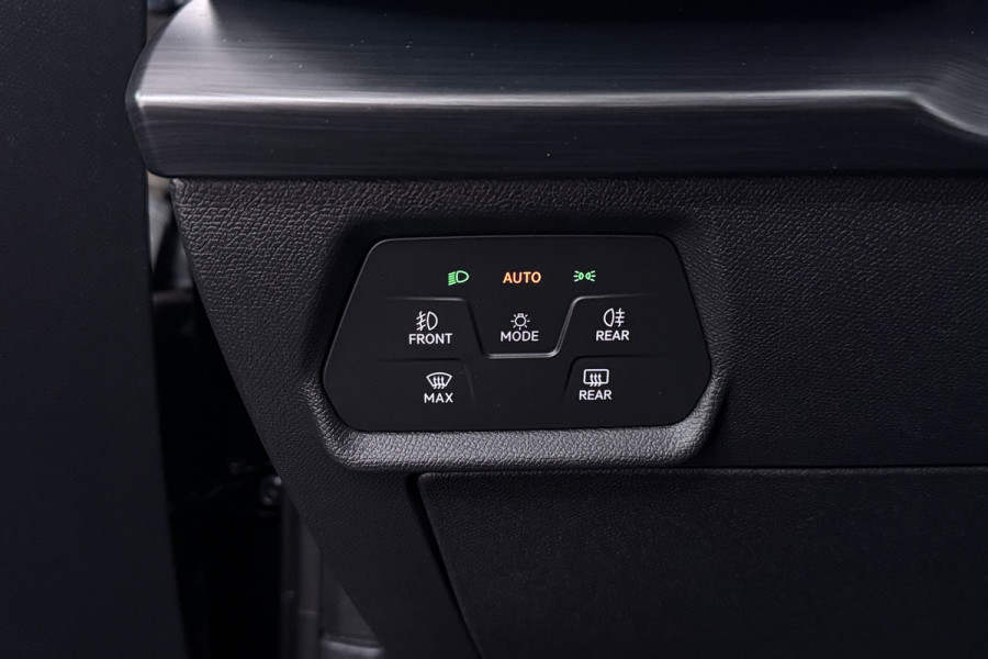CUPRA Leon 1.4 e-Hybrid VZ Copper Edition (SFEERVERLICHTING, CAMERA, STUUR-/STOELVERWARMING, CARPLAY)