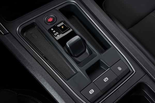 CUPRA Leon 1.4 e-Hybrid VZ Copper Edition (SFEERVERLICHTING, CAMERA, STUUR-/STOELVERWARMING, CARPLAY)