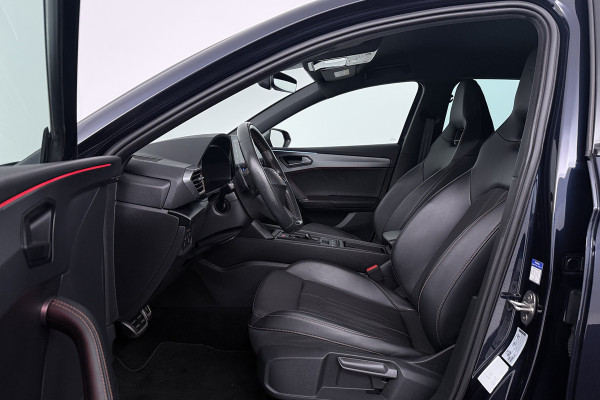 CUPRA Leon 1.4 e-Hybrid VZ Copper Edition (SFEERVERLICHTING, CAMERA, STUUR-/STOELVERWARMING, CARPLAY)