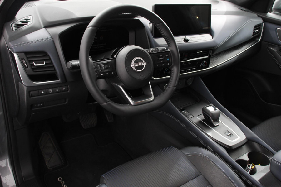 Nissan QASHQAI 1.3 MHEV DIG-T 158pk Xtronic Tekna Navigatie Apple Carplay/Android Auto Parkeersensoren 360 camera Adaptieve cruise control Head-up Display Blind Spot Assist Elektrische achterklep Elektrische bestuurderstoel Stoel-en stuurverwarming Ledverlichting Climate Control