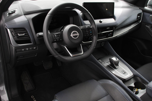 Nissan QASHQAI 1.3 MHEV DIG-T 158pk Xtronic Tekna Navigatie Apple Carplay/Android Auto Parkeersensoren 360 camera Adaptieve cruise control Head-up Display Blind Spot Assist Elektrische achterklep Elektrische bestuurderstoel Stoel-en stuurverwarming Ledverlichting Climate Control