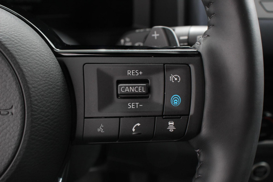 Nissan QASHQAI 1.3 MHEV DIG-T 158pk Xtronic Tekna Navigatie Apple Carplay/Android Auto Parkeersensoren 360 camera Adaptieve cruise control Head-up Display Blind Spot Assist Elektrische achterklep Elektrische bestuurderstoel Stoel-en stuurverwarming Ledverlichting Climate Control