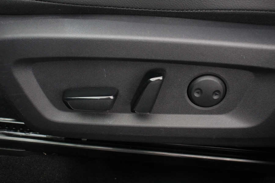 Nissan QASHQAI 1.3 MHEV DIG-T 158pk Xtronic Tekna Navigatie Apple Carplay/Android Auto Parkeersensoren 360 camera Adaptieve cruise control Head-up Display Blind Spot Assist Elektrische achterklep Elektrische bestuurderstoel Stoel-en stuurverwarming Ledverlichting Climate Control