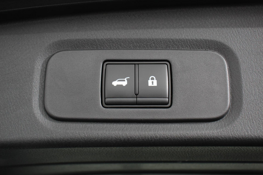 Nissan QASHQAI 1.3 MHEV DIG-T 158pk Xtronic Tekna Navigatie Apple Carplay/Android Auto Parkeersensoren 360 camera Adaptieve cruise control Head-up Display Blind Spot Assist Elektrische achterklep Elektrische bestuurderstoel Stoel-en stuurverwarming Ledverlichting Climate Control