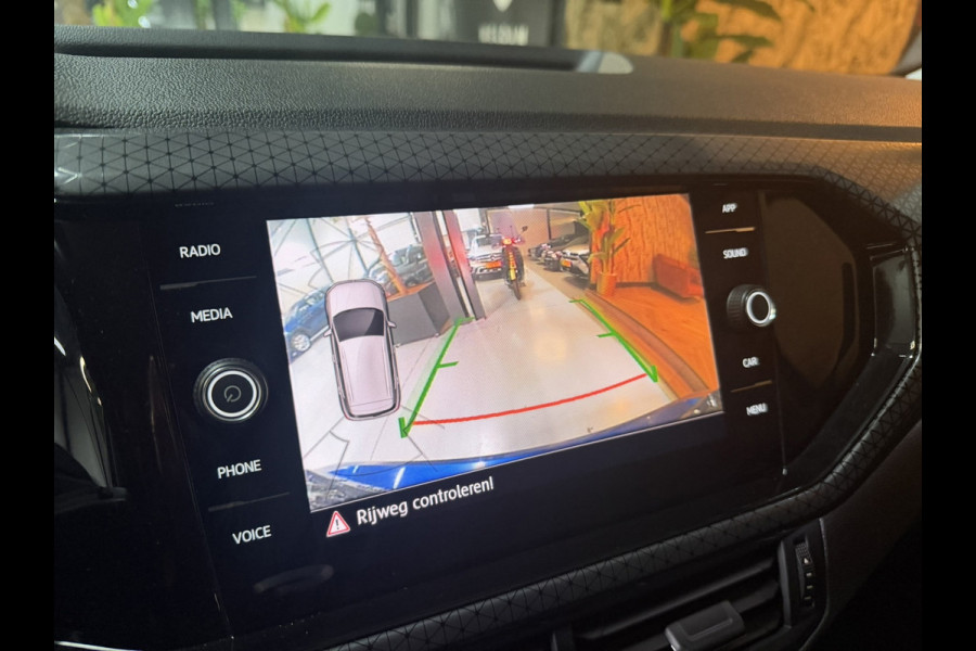 Volkswagen T-Cross 1.0 TSI R-Line DSG|ACC|Lane Assist|CarPlay|Virtual Cockpit|Camera|LED|Dealer Onderh.|69DKM|Rijklaar