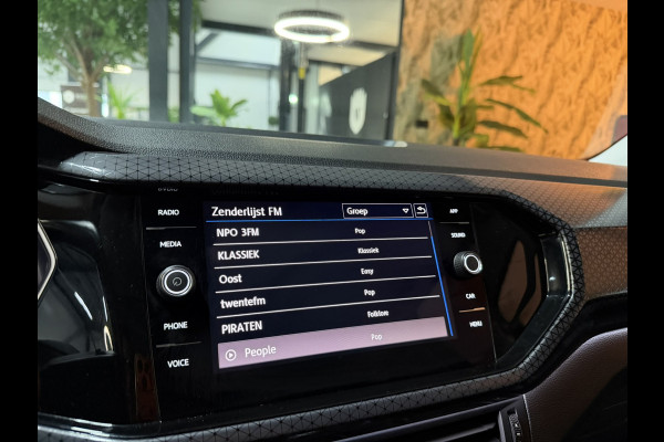 Volkswagen T-Cross 1.0 TSI R-Line DSG|ACC|Lane Assist|CarPlay|Virtual Cockpit|Camera|LED|Dealer Onderh.|69DKM|Rijklaar