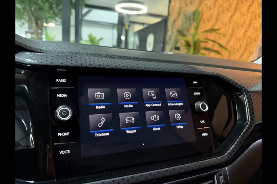 Volkswagen T-Cross 1.0 TSI R-Line DSG|ACC|Lane Assist|CarPlay|Virtual Cockpit|Camera|LED|Dealer Onderh.|69DKM|Rijklaar