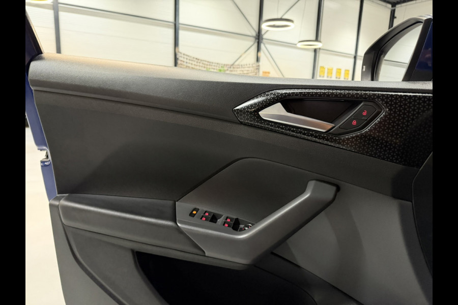 Volkswagen T-Cross 1.0 TSI R-Line DSG|ACC|Lane Assist|CarPlay|Virtual Cockpit|Camera|LED|Dealer Onderh.|69DKM|Rijklaar