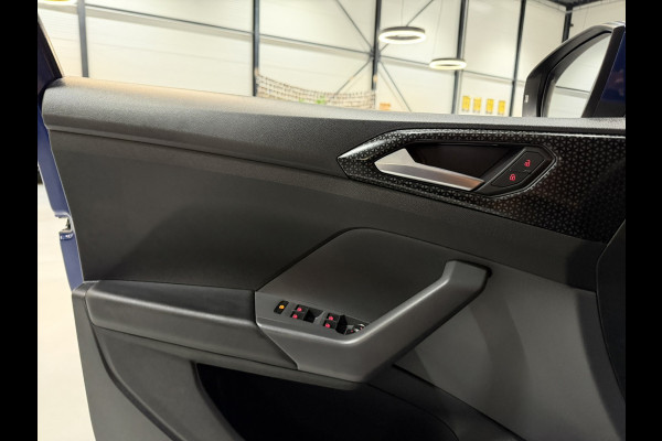 Volkswagen T-Cross 1.0 TSI R-Line DSG|ACC|Lane Assist|CarPlay|Virtual Cockpit|Camera|LED|Dealer Onderh.|69DKM|Rijklaar