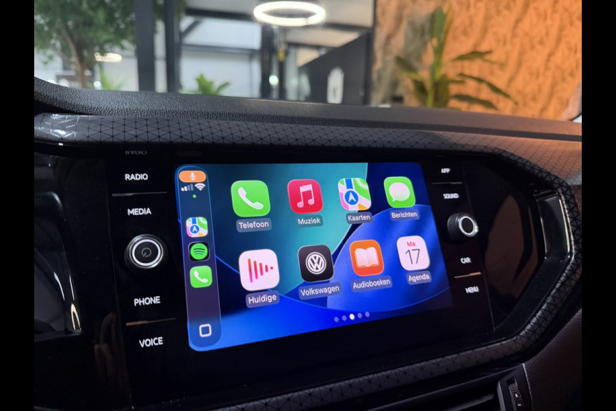 Volkswagen T-Cross 1.0 TSI R-Line DSG|ACC|Lane Assist|CarPlay|Virtual Cockpit|Camera|LED|Dealer Onderh.|69DKM|Rijklaar