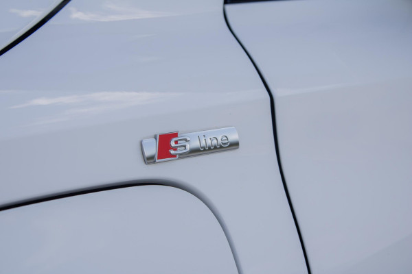 Audi A3 Sportback 40TFSIe Sline Pano Camera Maxton Keyless Stoelverwarming