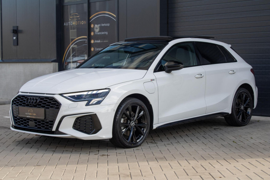 Audi A3 Sportback 40TFSIe Sline Pano Camera Maxton Keyless Stoelverwarming