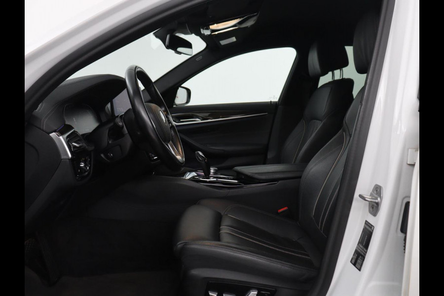 BMW 5 Serie Touring 520i High Executive Edition | Leder | Elektrische stoelen | Stoelverwarming | Cruise control | Sfeer verlichting | Carplay | Climate control | Camera | Park assist | Trekhaak