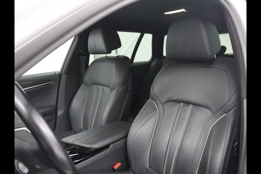 BMW 5 Serie Touring 520i High Executive Edition | Leder | Elektrische stoelen | Stoelverwarming | Cruise control | Sfeer verlichting | Carplay | Climate control | Camera | Park assist | Trekhaak