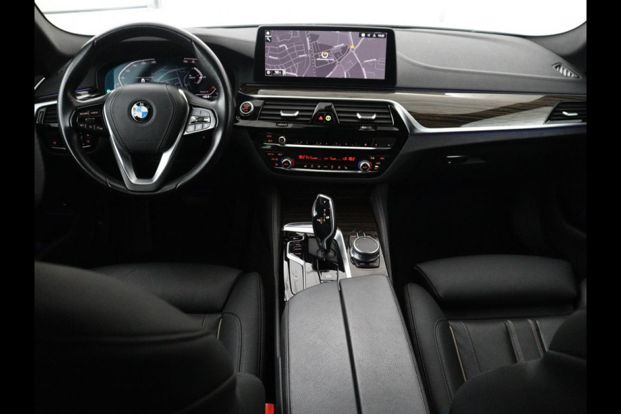 BMW 5 Serie Touring 520i High Executive Edition | Leder | Elektrische stoelen | Stoelverwarming | Cruise control | Sfeer verlichting | Carplay | Climate control | Camera | Park assist | Trekhaak
