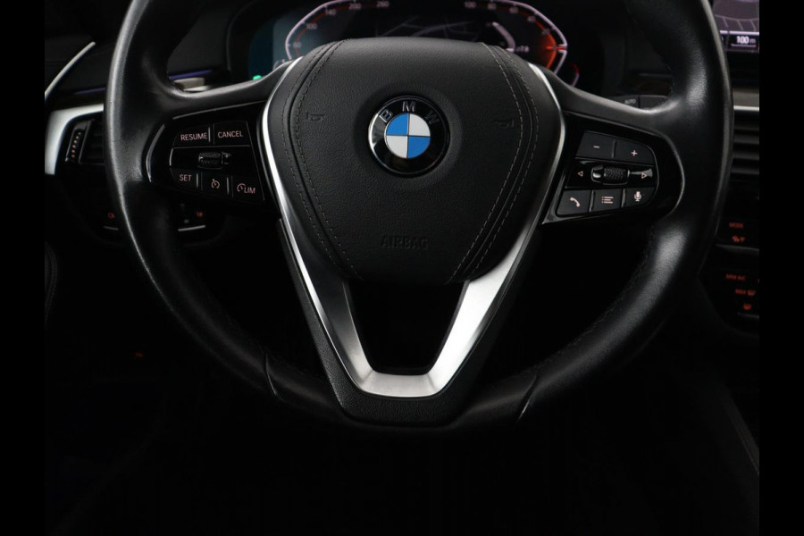 BMW 5 Serie Touring 520i High Executive Edition | Leder | Elektrische stoelen | Stoelverwarming | Cruise control | Sfeer verlichting | Carplay | Climate control | Camera | Park assist | Trekhaak