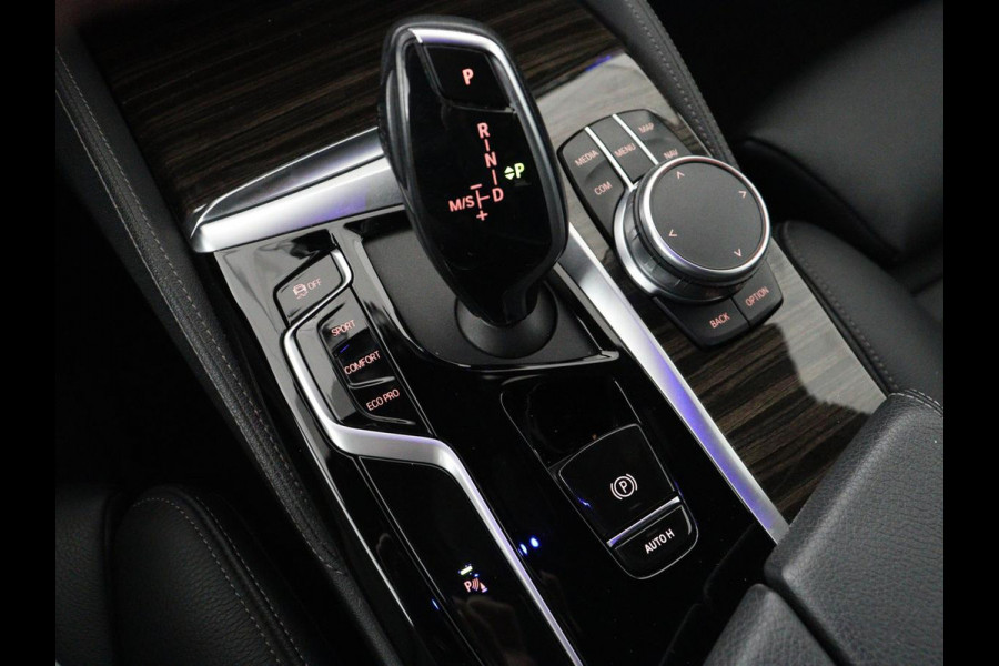 BMW 5 Serie Touring 520i High Executive Edition | Leder | Elektrische stoelen | Stoelverwarming | Cruise control | Sfeer verlichting | Carplay | Climate control | Camera | Park assist | Trekhaak